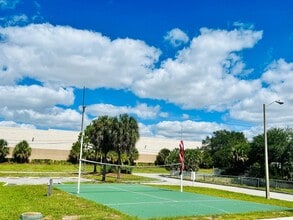 Cypress Place Apartments in Tarpon Springs, FL - Foto de edificio - Building Photo