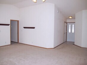 1960 SW Rosario Pl in Oak Harbor, WA - Building Photo - Building Photo