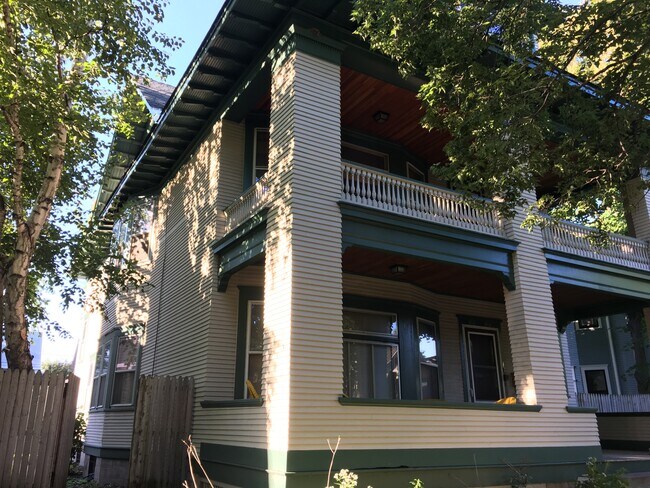 816 Ashland Ave, Unit 2 in St. Paul, MN - Building Photo - Building Photo