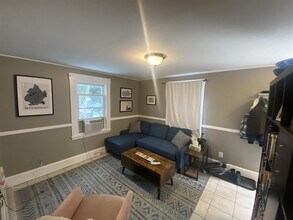 24 Allen St, Unit 1 in Somerville, MA - Foto de edificio - Building Photo