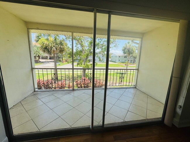 4500 Overlook Dr NE in St. Petersburg, FL - Building Photo - Building Photo