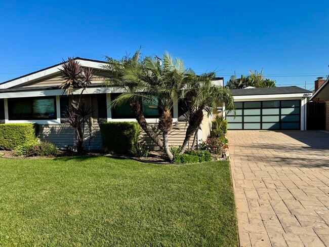 property at 883 N Waverly St