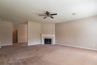 7131 Maple Walk Dr in Humble, TX - Foto de edificio - Building Photo