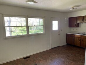 406 W Chestnut St in Carbondale, IL - Building Photo - Building Photo