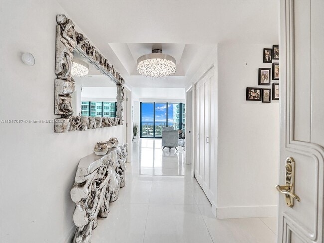 20281 E Country Club Dr in Aventura, FL - Foto de edificio - Building Photo