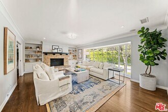 2107 Coldwater Canyon Dr in Beverly Hills, CA - Foto de edificio - Building Photo
