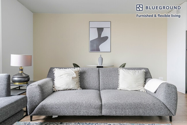 2625 N Clark St in Chicago, IL - Foto de edificio - Building Photo