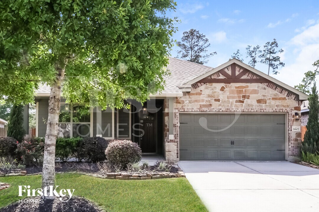 21607 Royal Troon Dr in Porter, TX - Building Photo