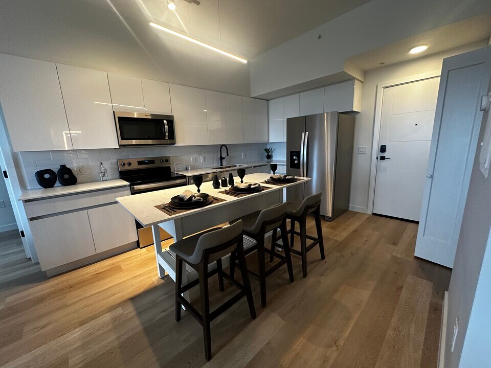 108 SE 3rd Ave, Unit B1 in Dania Beach, FL - Building Photo