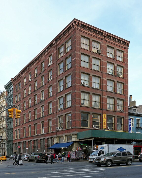 329-331 Canal St in New York, NY - Foto de edificio