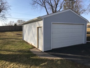 3328 Welshire Dr in Bettendorf, IA - Foto de edificio - Building Photo