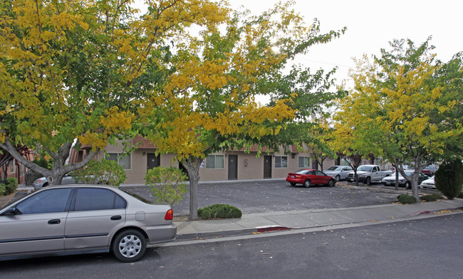 Oak Manor - 1055 Oak St in Reno, NV - Building Photo - Building Photo