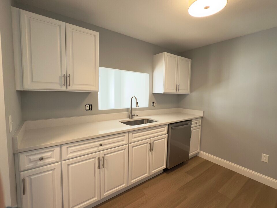 23 Whittier Ln in North Easton, MA - Foto de edificio