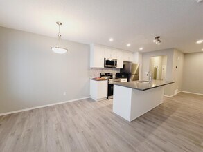 990 Stillwater Blvd NW in Edmonton, AB - Building Photo - Building Photo