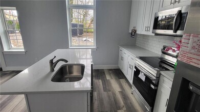 826 Main St in Arlington, NY - Building Photo - Building Photo
