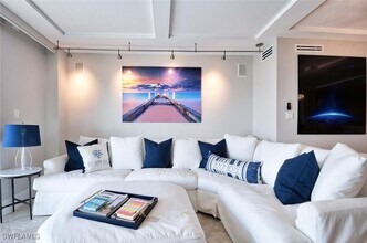 1977 Gulf Shore Blvd N in Naples, FL - Foto de edificio - Building Photo