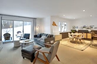 34 Paradise Way in Warren, VT - Building Photo - Building Photo