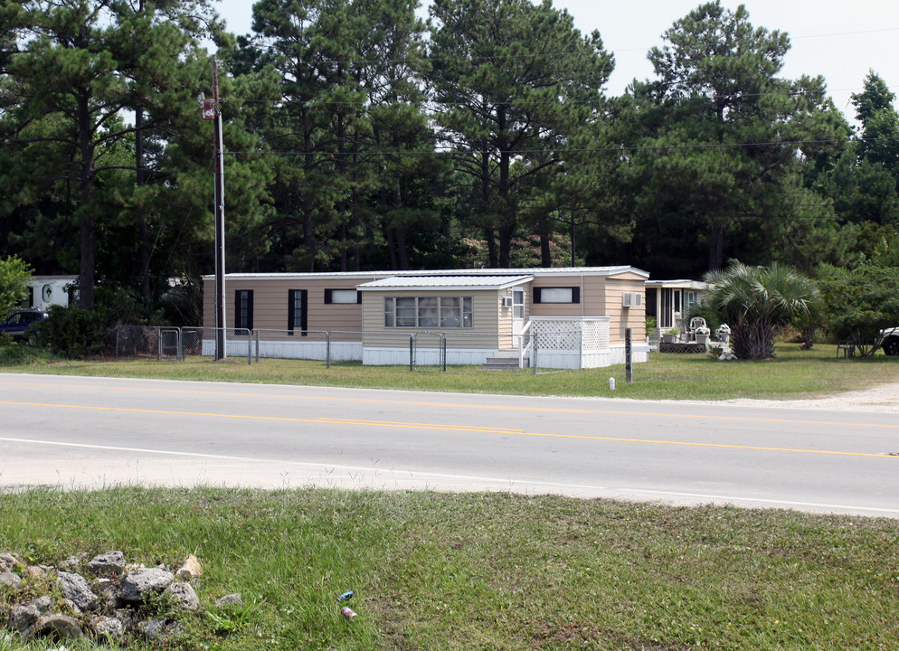 13750 Nc Highway 50 E in Hampstead, NC - Foto de edificio