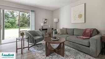 612 Bass Ct, Unit 600-A in Dunedin, FL - Building Photo