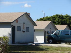 1336 Alpha St in West Palm Beach, FL - Building Photo - Building Photo