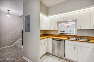 9252 San Jose Blvd in Jacksonville, FL - Building Photo - Building Photo