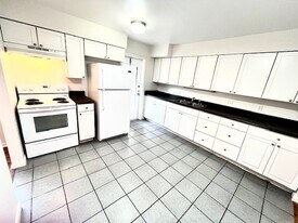 2323 NE 12th St in Gainesville, FL - Building Photo