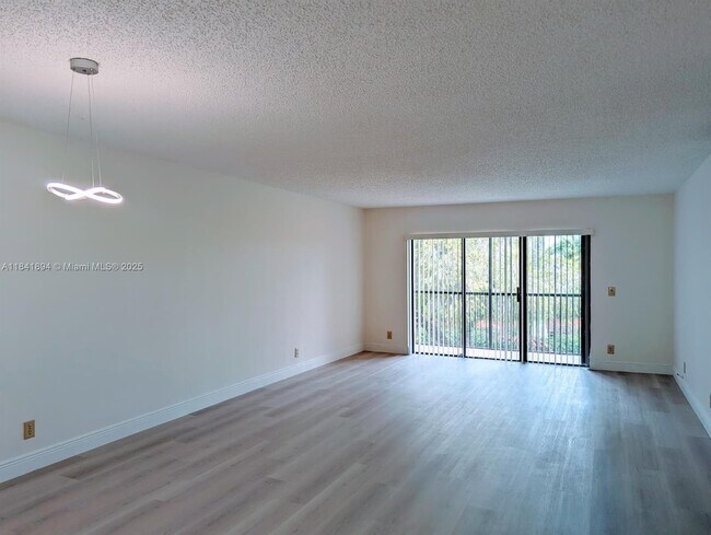 16491 Blatt Blvd-Unit -203 in Weston, FL - Building Photo - Building Photo