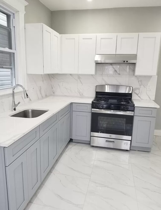 528 Grove St, Unit 1