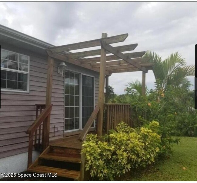 property at 450 Thor Ave SE