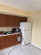 573 NW 113th St in Miami, FL - Foto de edificio - Building Photo