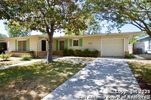 922 Sumner Dr in San Antonio, TX - Building Photo