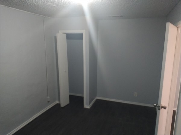 719 San Antonio St-Unit -10 in Pleasanton, TX - Building Photo - Building Photo