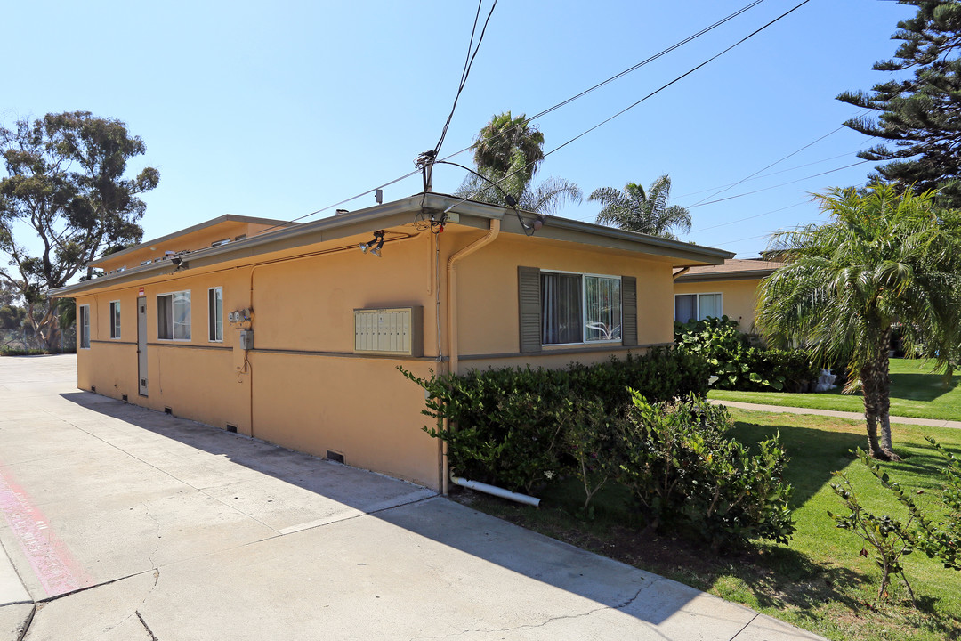 410 Brooks St in Oceanside, CA - Building Photo