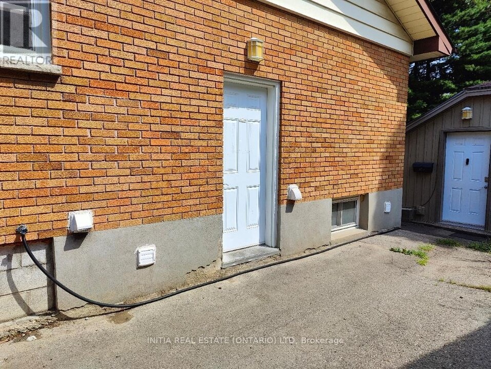 83 Britannia Ave in London, ON - Building Photo