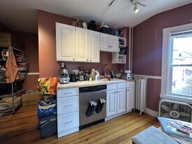 71 Woods Ave, Unit 3 in Somerville, MA - Building Photo