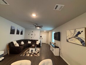 14031 Chinook Dr in Conroe, TX - Foto de edificio - Building Photo