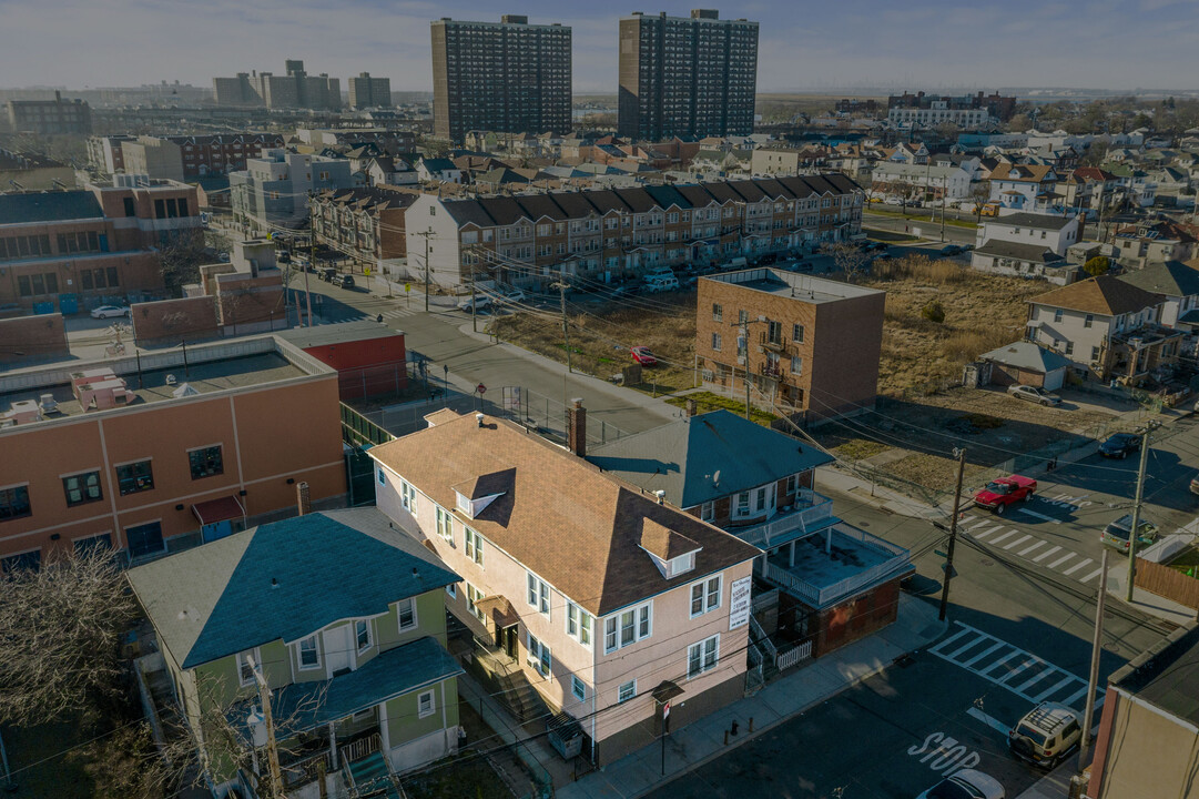 193 Beach 27th St in Far Rockaway, NY - Building Photo