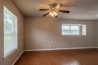 Pine Shadows Duplex Apartments in Silsbee, TX - Building Photo - Interior Photo