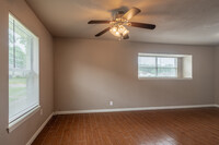 Pine Shadows Duplex Apartments in Silsbee, TX - Foto de edificio - Interior Photo