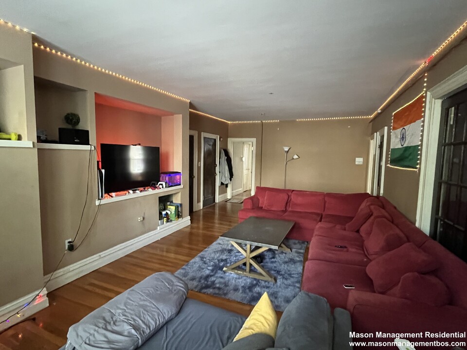317 Saint Paul St, Unit #1 in Brookline, MA - Building Photo