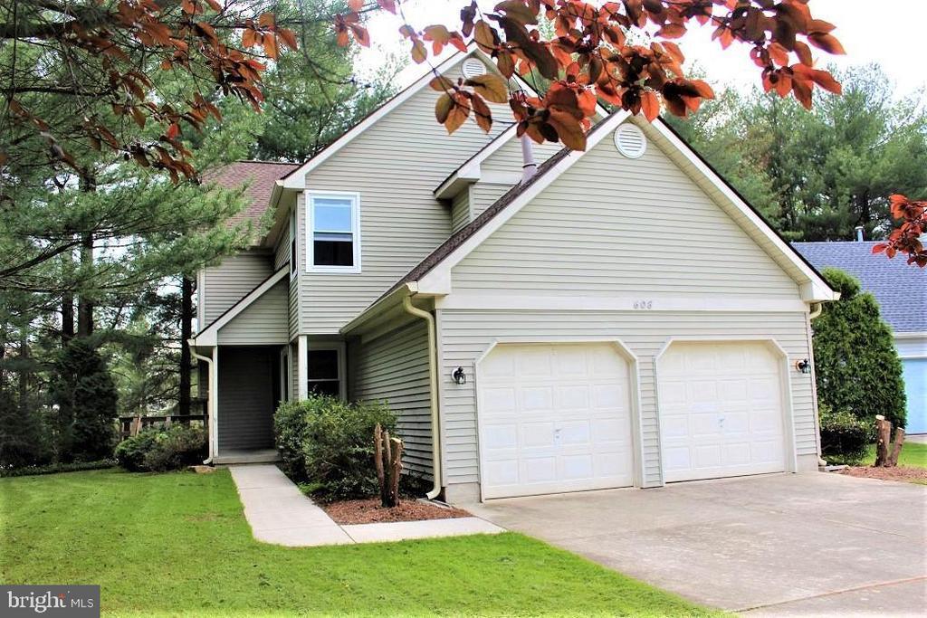 608 Quincy Ct in Glassboro, NJ - Foto de edificio