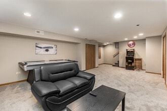 330 N Maple St in Itasca, IL - Building Photo - Building Photo