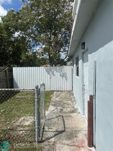 6541 Miramar Pkwy in Miramar, FL - Building Photo - Building Photo