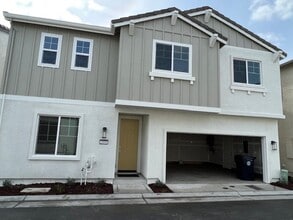 1654 Pagoda Lane in Sacramento, CA - Building Photo - Building Photo