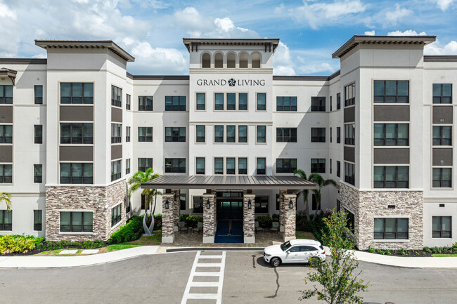 Grand Living at Naples in Naples, FL - Foto de edificio - Building Photo