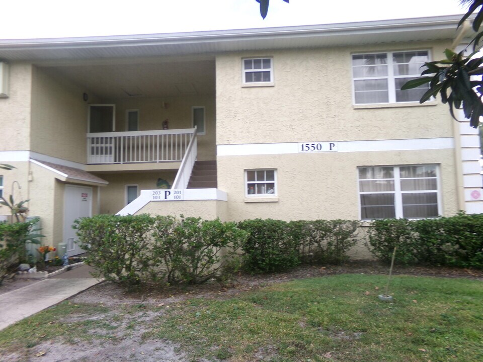 1550 SE Royal Green Cir in Port St. Lucie, FL - Building Photo