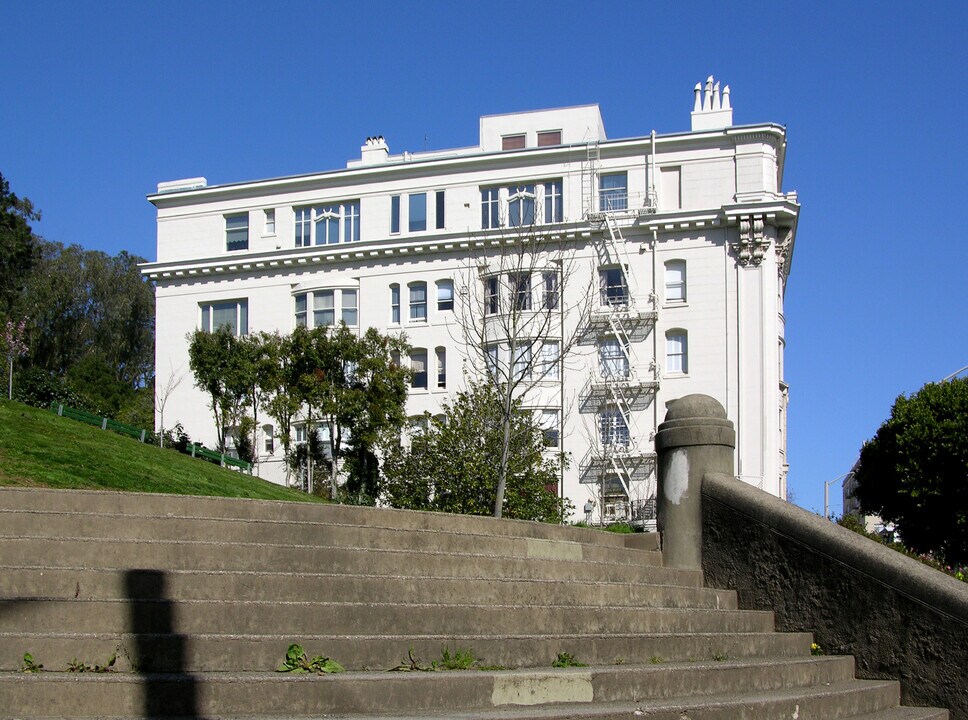 St. Regis Apartments in San Francisco, CA - Building Photo