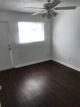 900 San Christopher Dr, Unit 906 in Dunedin, FL - Foto de edificio - Building Photo