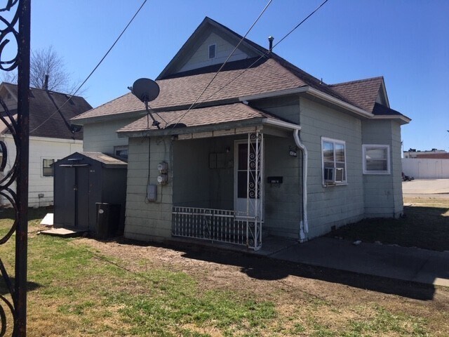 302 E 7th St-Unit -back unit in Pittsburg, KS - Building Photo