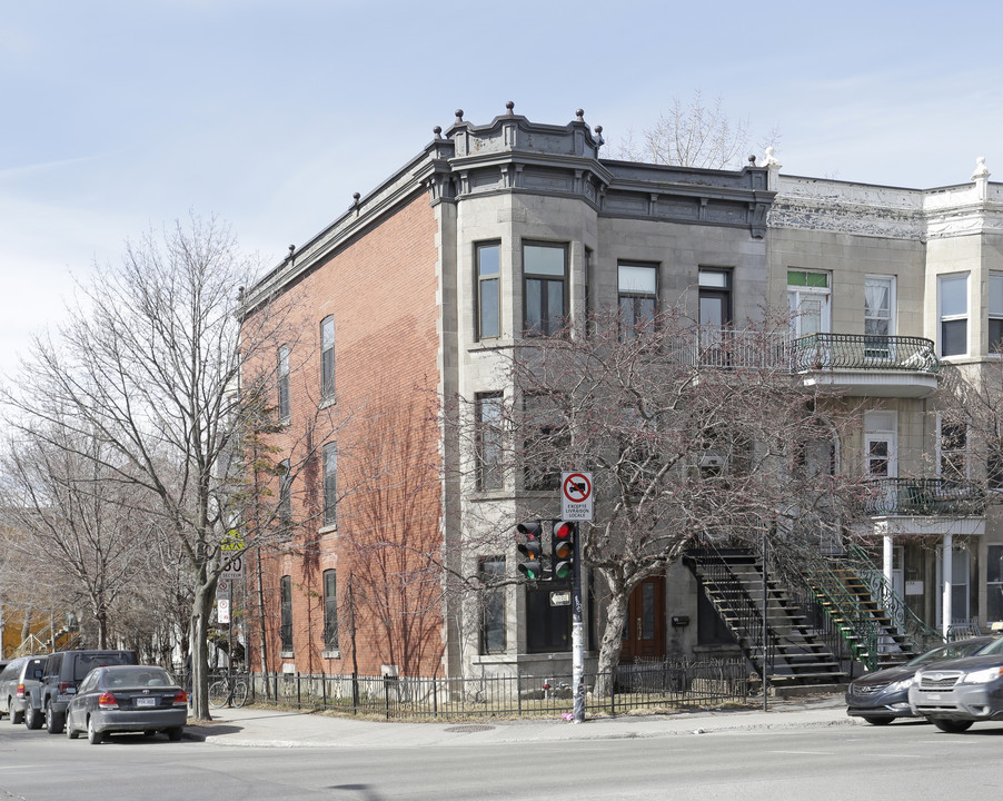 241-246 Saint-Joseph Boul O in Montréal, QC - Building Photo